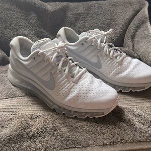 Men’s Nike Airmax 2017 gently used size 10 US
